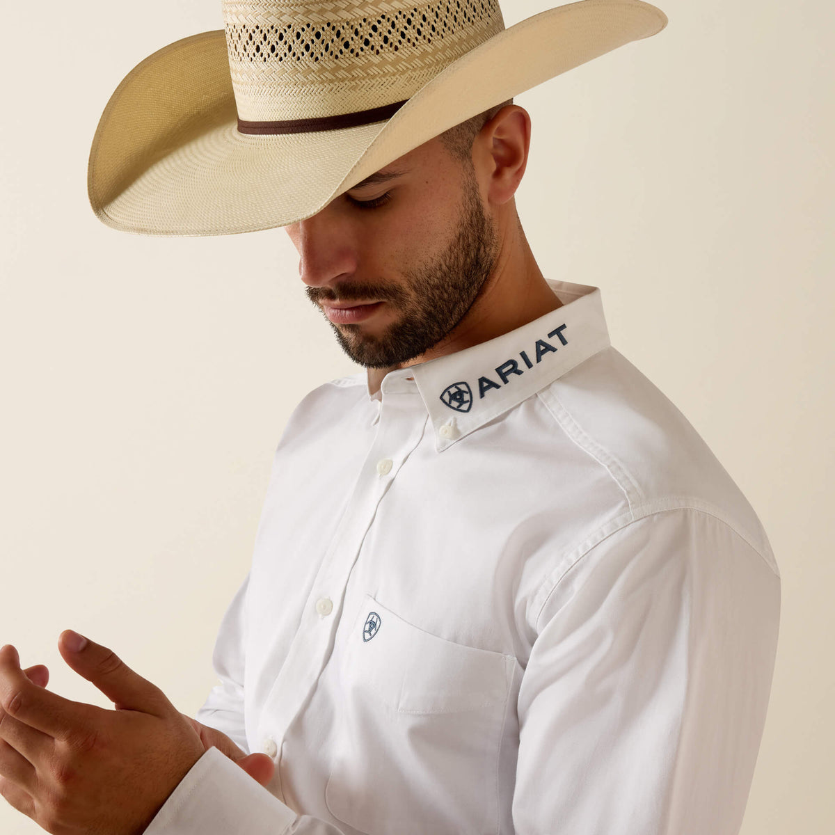 Ariat Exclusive Team Logo Lightweight Twill Fitted Shirt