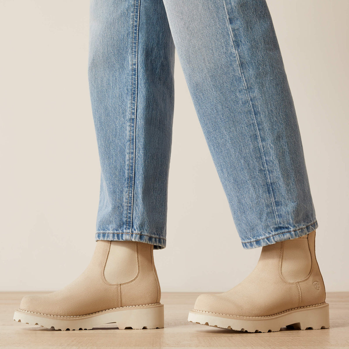Ariat Discount Ultra High Rise Tomboy Straight Leg Jeans