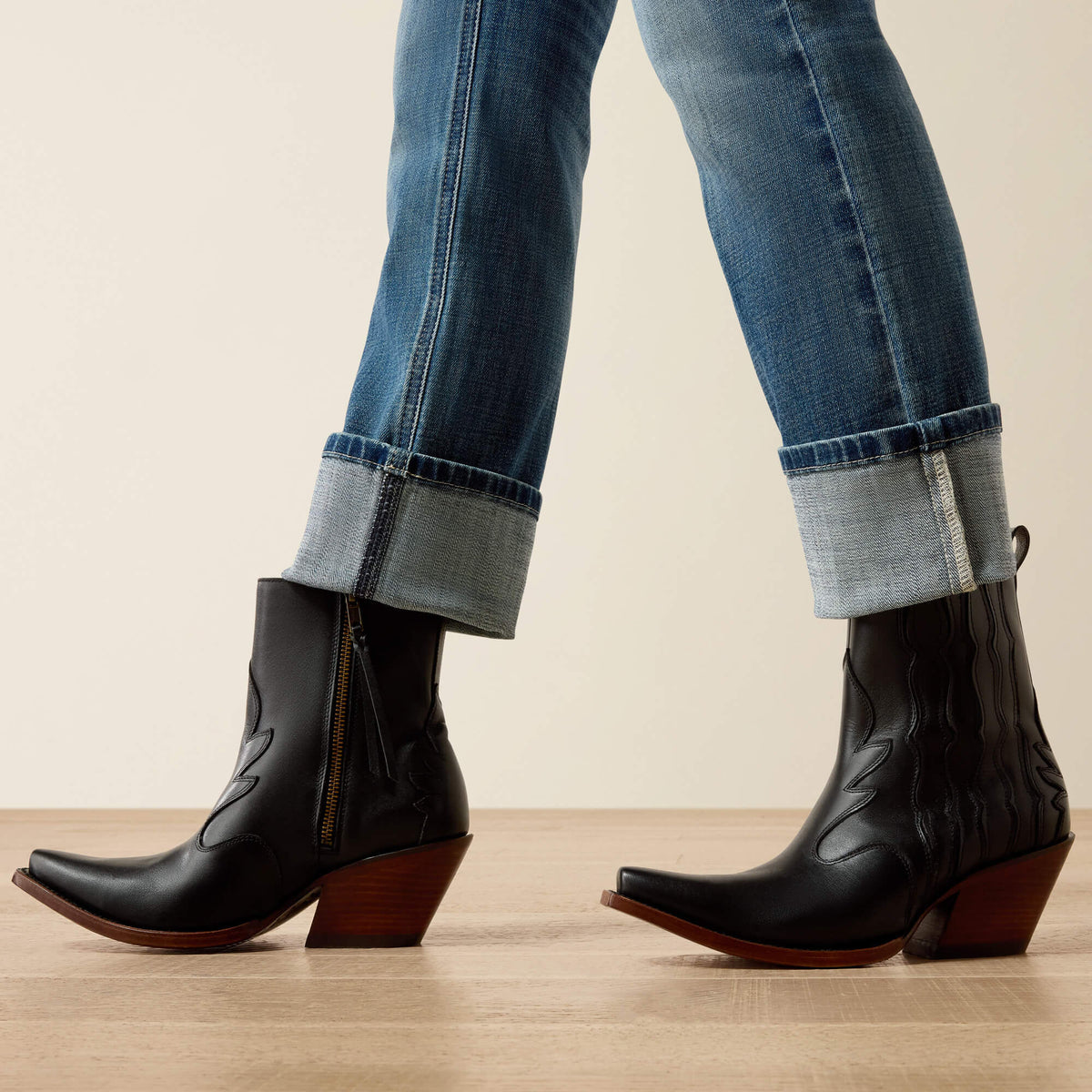 Ariat Hot Sale Perfect Rise Silvie Straight Leg Crop Jeans