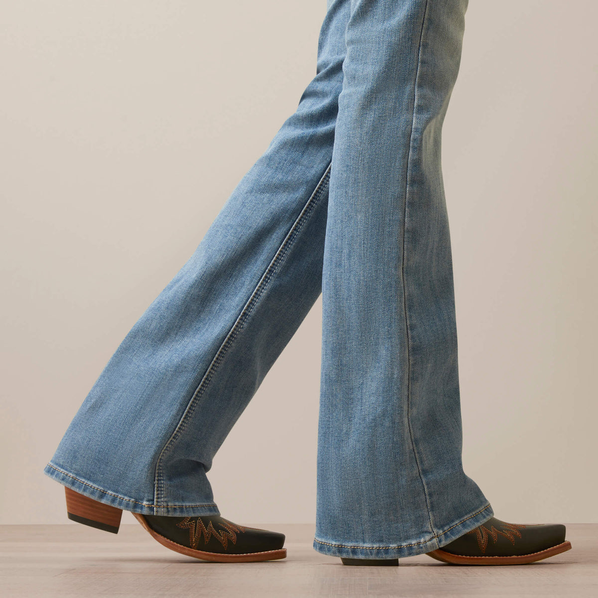 Ariat New R.E.A.L. Perfect Rise Arrow Fit Penelope Boot Cut Jean